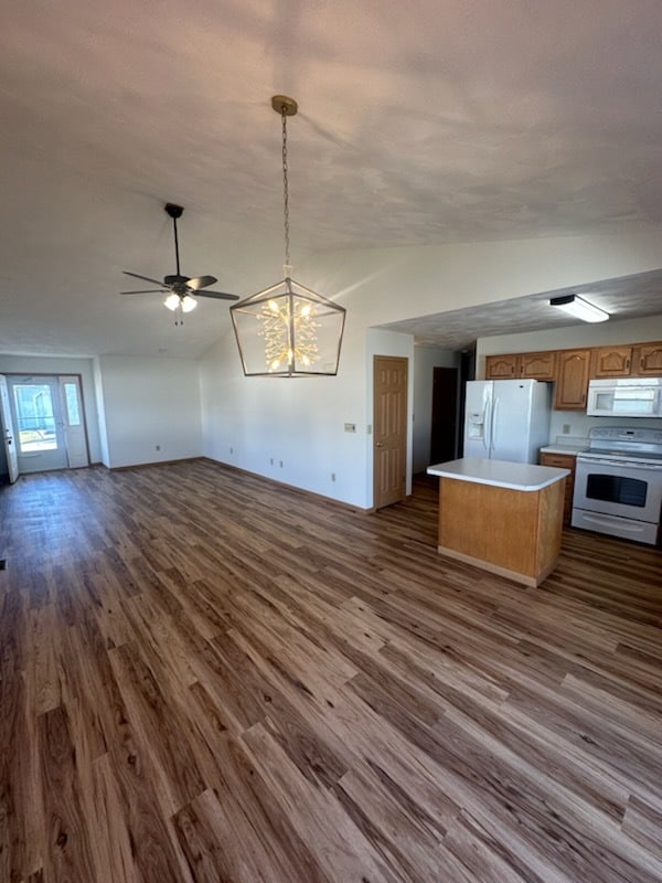 Building Photo - 123 Eagles Pt W