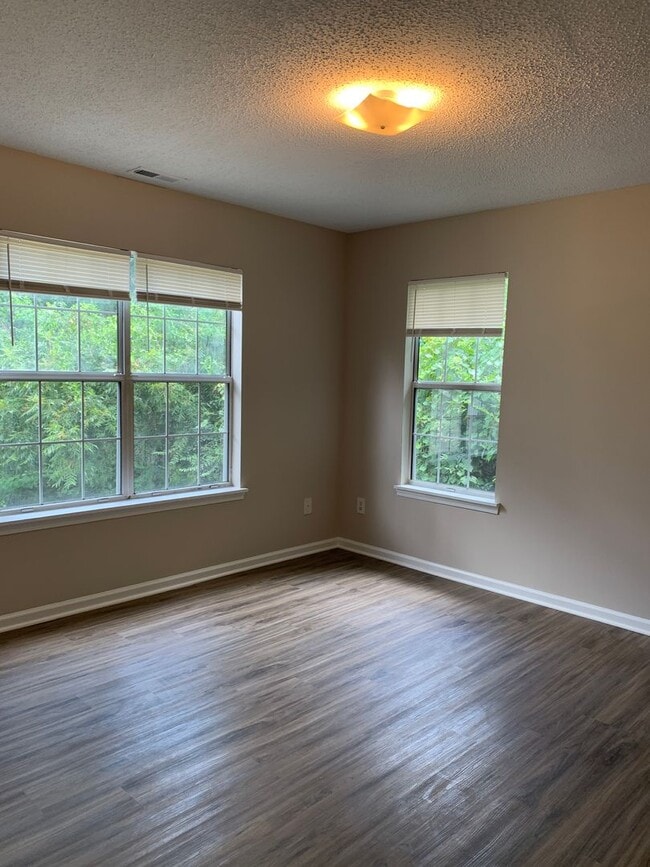 Building Photo - 2114 Wisteria Dr
