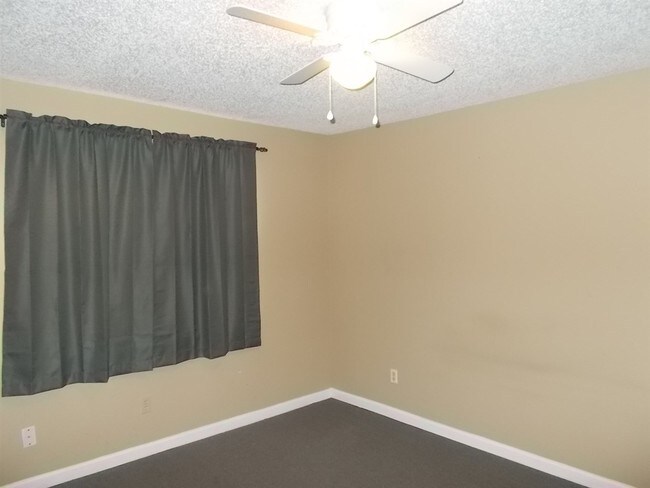 Building Photo - 1103 Greentree Ct