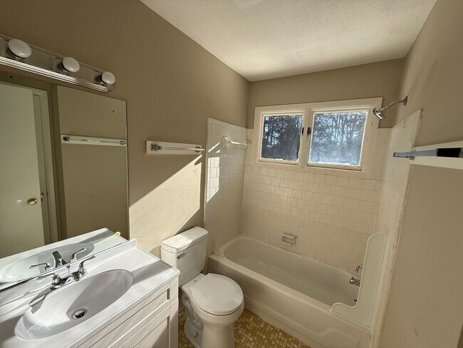 Building Photo - 100/102 Citation Ct