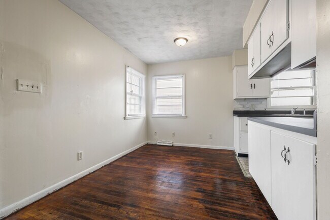 Building Photo - 3337 Houston St