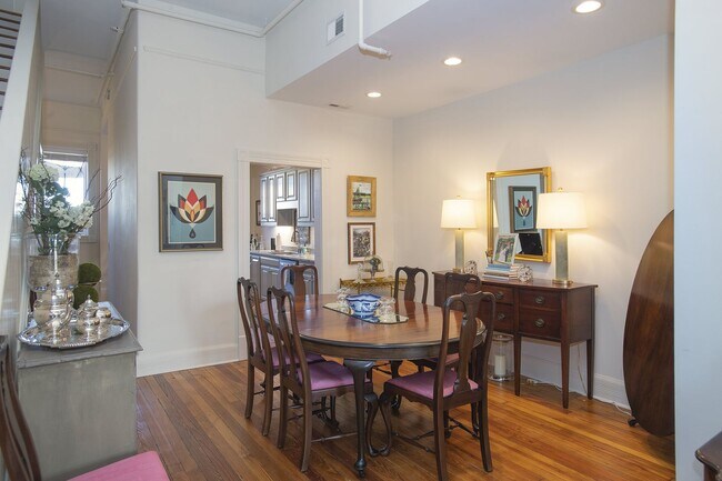 Building Photo - Spacious 3 Bedroom/3 Bathroom Townhome with Private Rooftop Deck