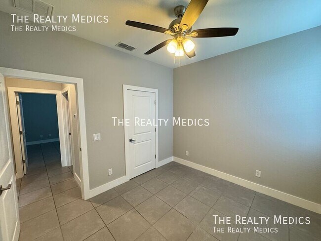 Building Photo - 310 Drum Ct