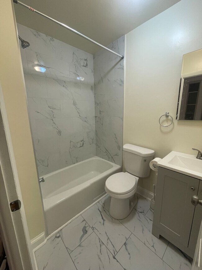 Building Photo - Charming Apartment Units in Charles Village, Baltimore, MD!