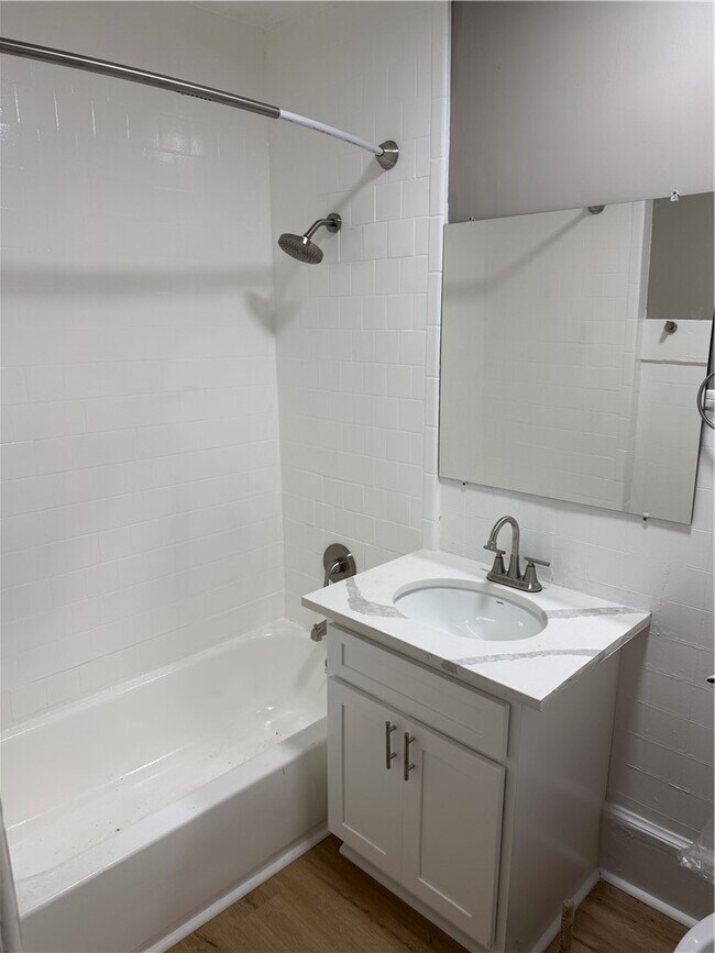 Building Photo - 43 York St