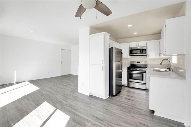 Building Photo - 4406 Cahuenga Blvd