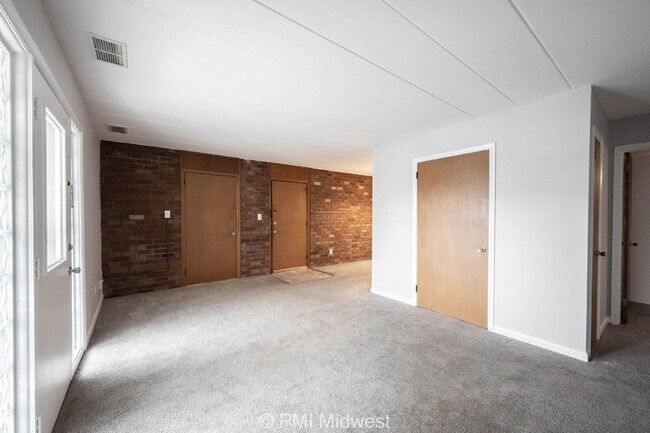 Building Photo - "Charming 1-Bedroom Retreat in Shelbyville...