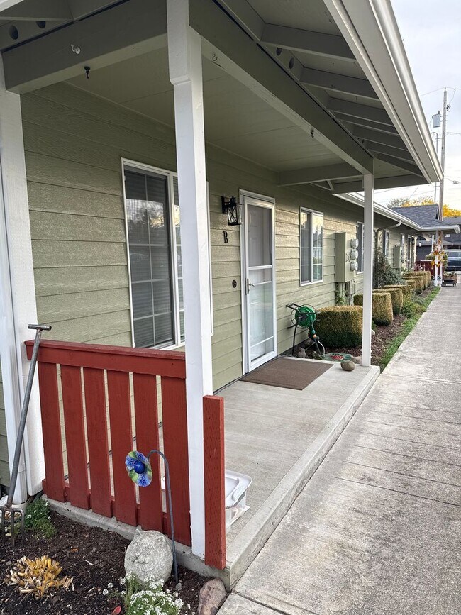 Building Photo - Great 55+ Condo