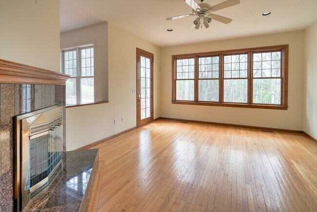 Building Photo - 41 Carriage Way