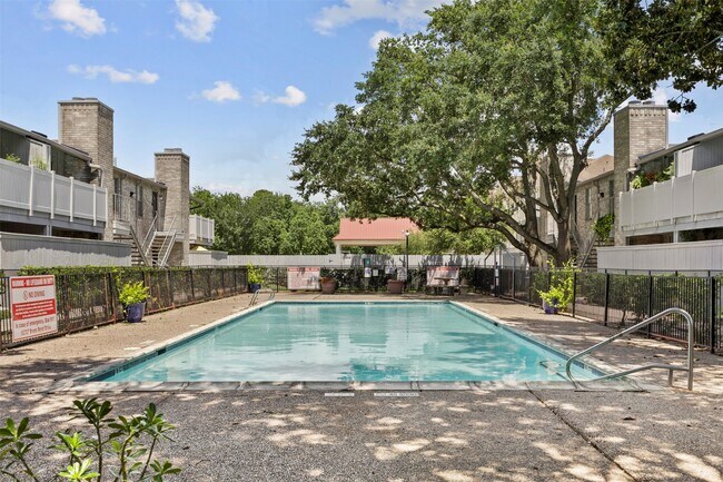 Building Photo - 10673 Braes Bend Dr