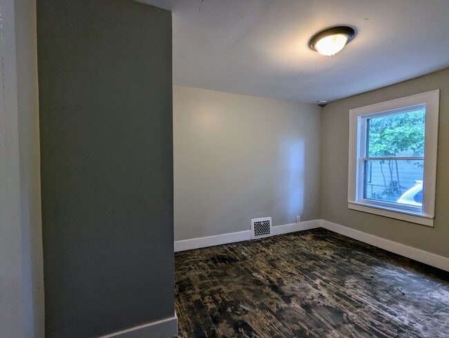 Building Photo - 818 Woodbine Ave