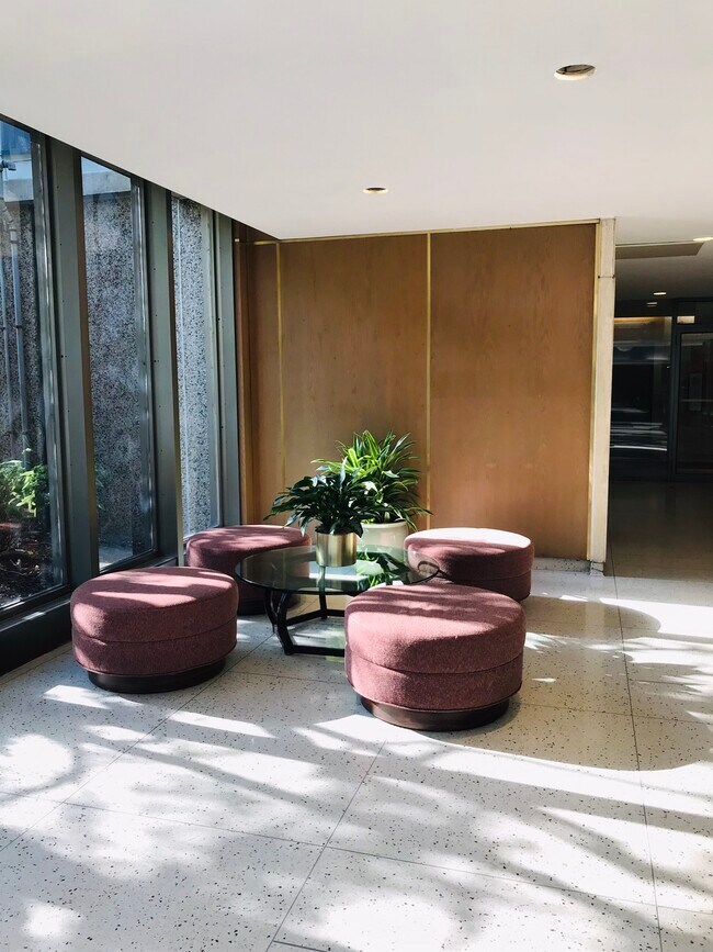Lobby - 5701 N Sheridan Rd