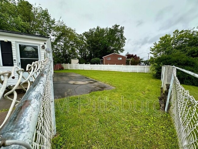 Building Photo - 319 Elfort Dr