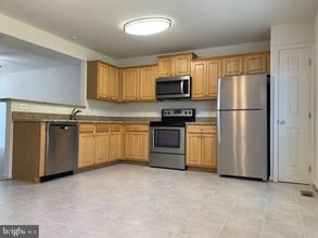 Building Photo - 405 Independence Dr