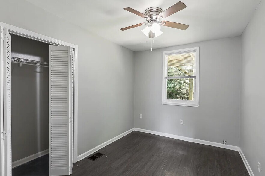 Building Photo - 1268 Eastland Rd SE