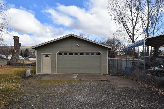 Building Photo - 2515 Wiard St