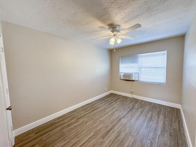 Building Photo - 908 14th St