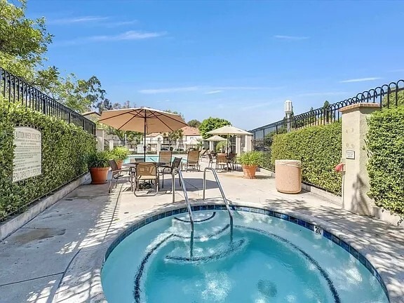 Building Photo - 155 N Cross Creek Rd