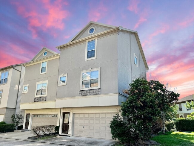 Building Photo - 3002 Clearview Cir