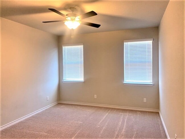 Building Photo - 6605 Verona Pl