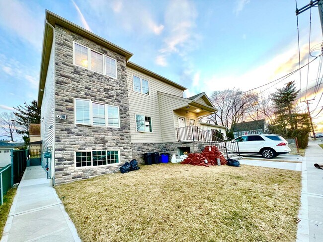 Primary Photo - 316 Westwood Ave