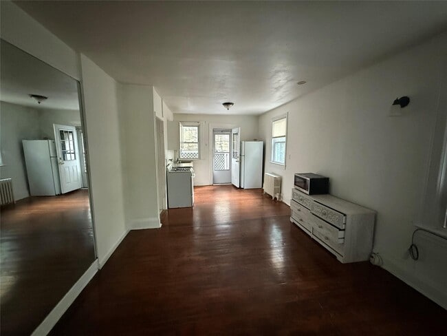 Building Photo - 364 Ashford Ave
