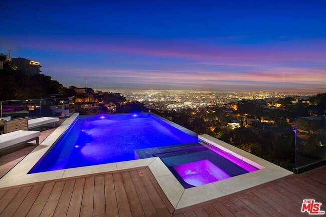 Building Photo - 1733 Sunset Plaza Dr