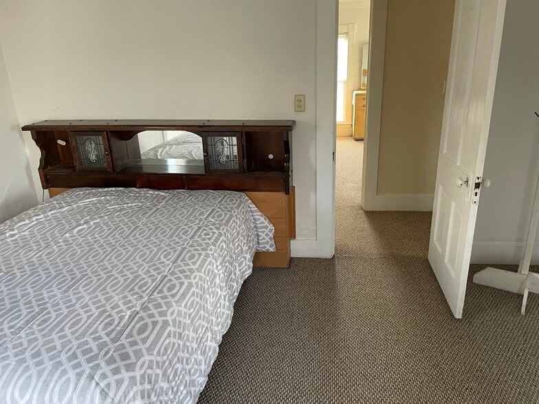 Building Photo - 4128 River Dr