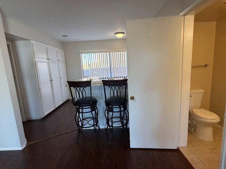 Building Photo - 7226 Jordan Ave