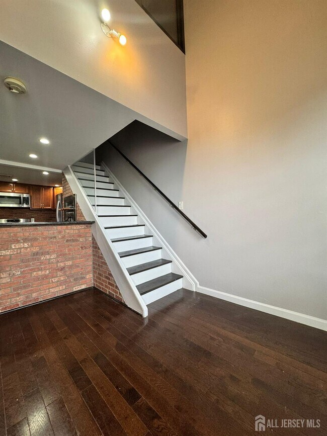 Building Photo - 16 Jaques St