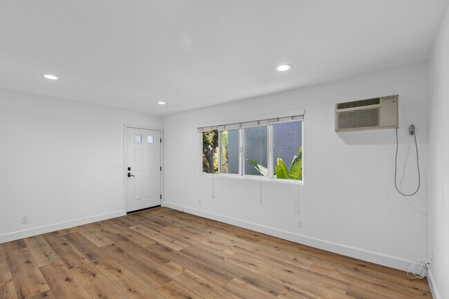 Building Photo - 725 Washington Heights Rd