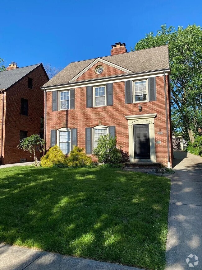 Building Photo - 2475 Channing Rd