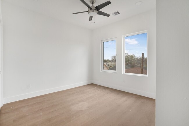 Building Photo - 2419 Rosewood St