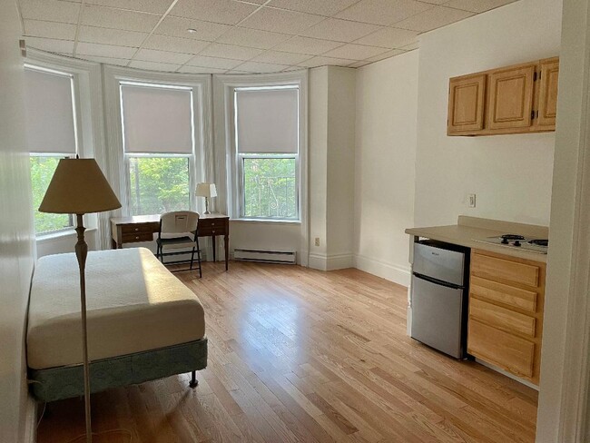Primary Photo - 860 Beacon St