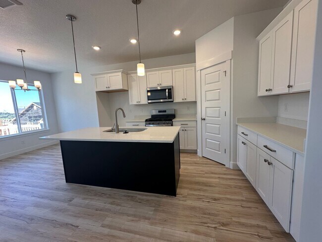 Building Photo - 5280 Acacia Dr