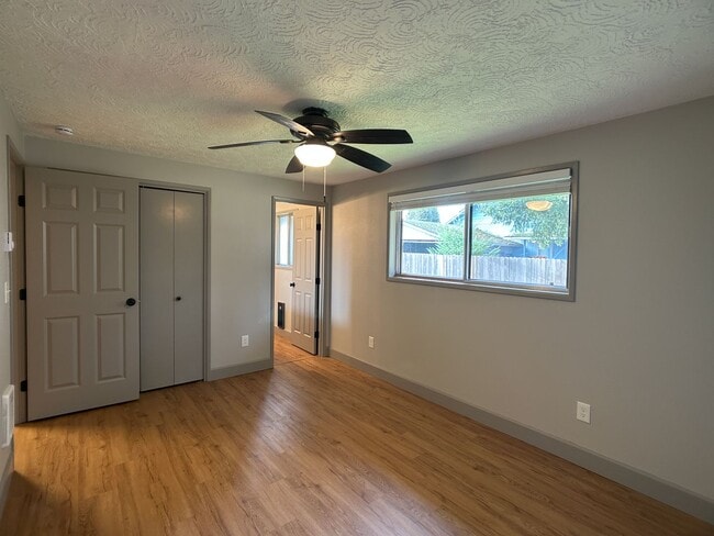 Building Photo - 5500 NE 41st Ave