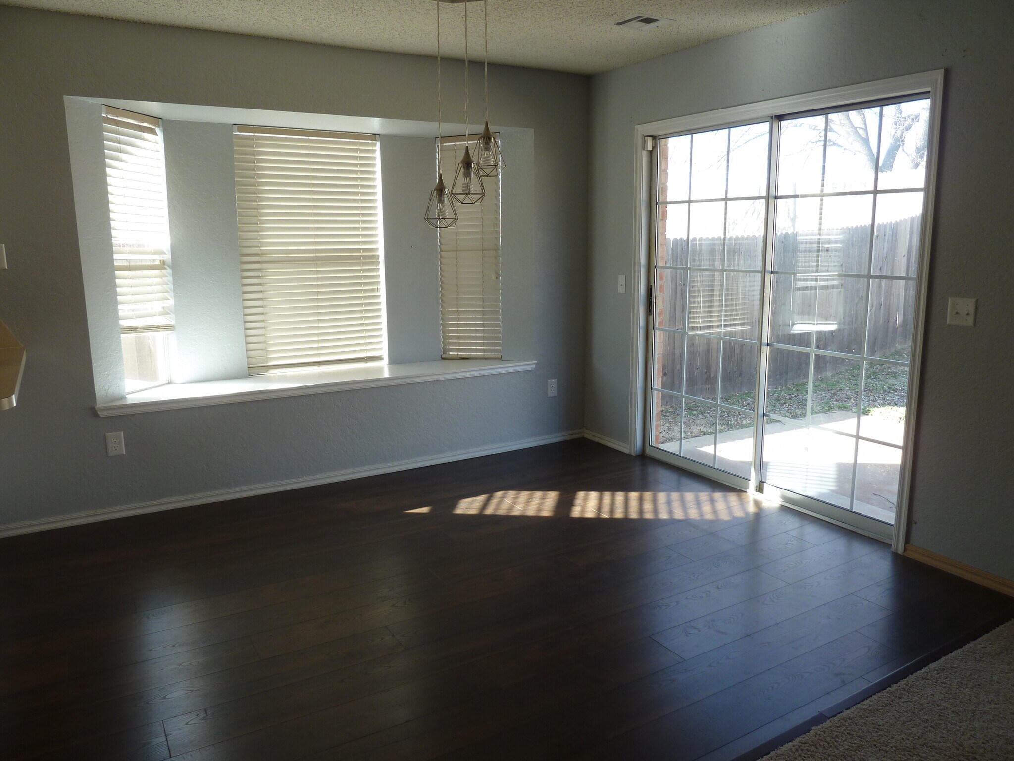 breakfast area - 505 NW 174th St