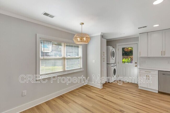 Building Photo - 1757 Skinner Ave