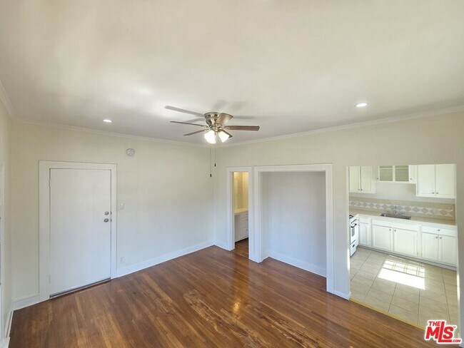Building Photo - 1267 Vin Scully Ave