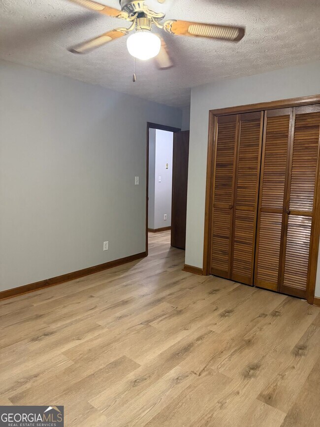 Building Photo - 8282 Dawn Dr
