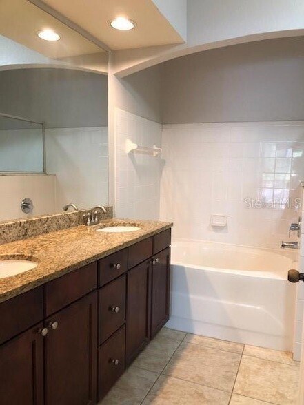 Building Photo - 220 Villa Di Este Terrace