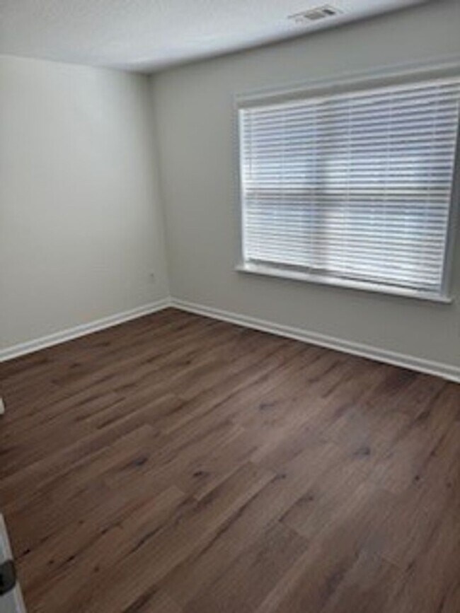 Building Photo - 534 Cobblestone Cir