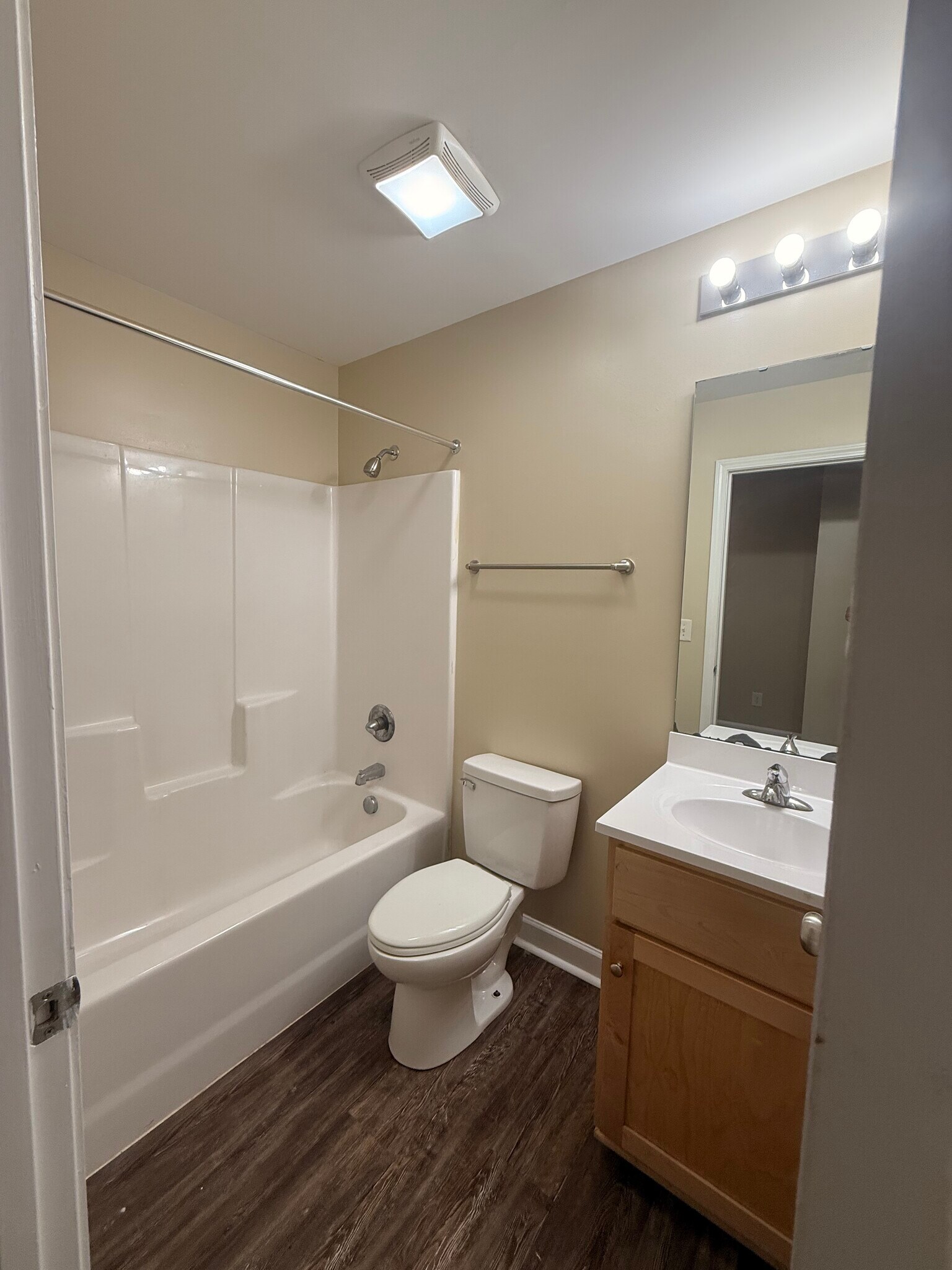 Second Bathroom - 905 Cedar St