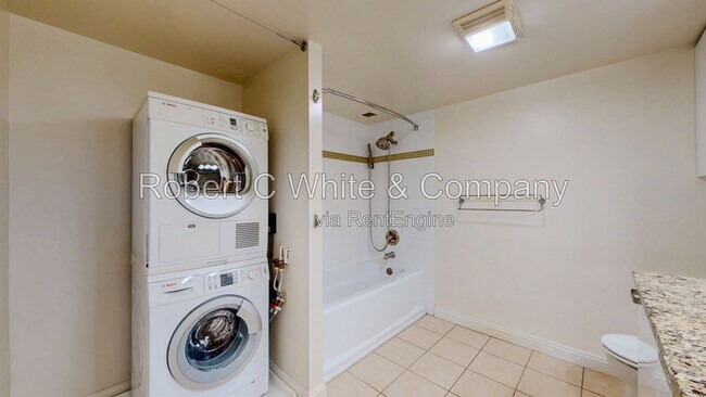 Building Photo - 127 Greyrock Pl