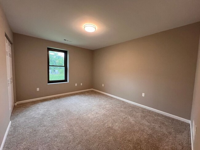 Building Photo - Brand New 2 bedroom Apartment in Parkland School District!