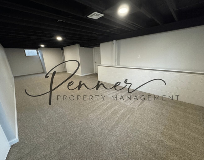 Building Photo - 811 S Hardy Ave