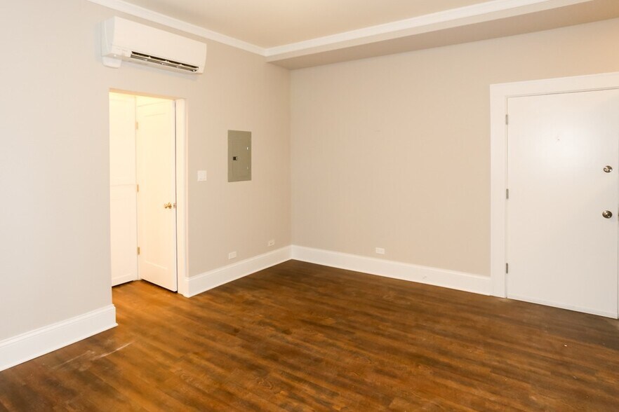 Building Photo - 817 W Lakeside Pl