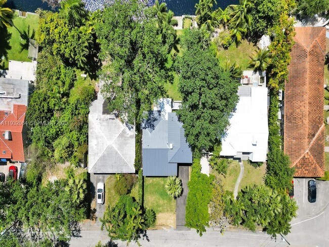 Building Photo - 210 NE 85th St