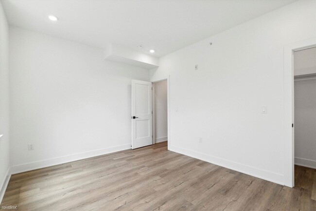 Building Photo - 4 br, 3 bath Triplex - 1834 N 18th St Unit...