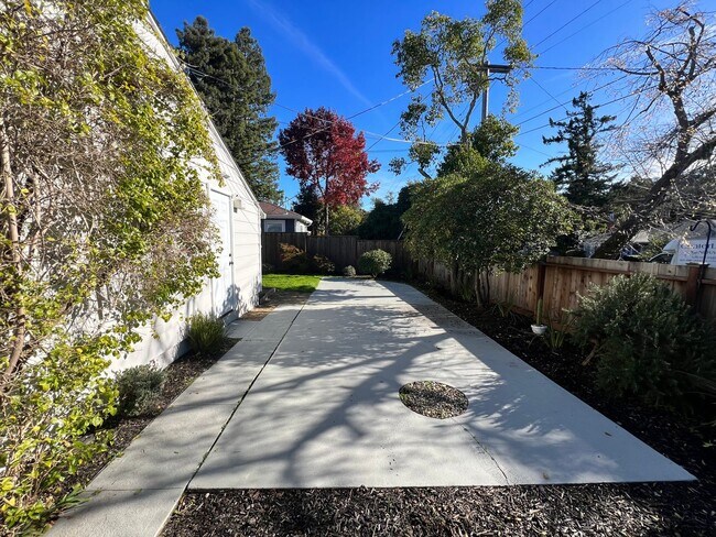 Building Photo - WONDERFUL TWO BEDROM TWO BATH UPDATED HOME...